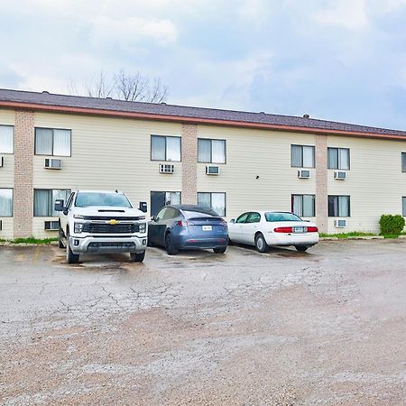 Oyo Hotel Pipestone Mn, Canterbury Park エクステリア 写真