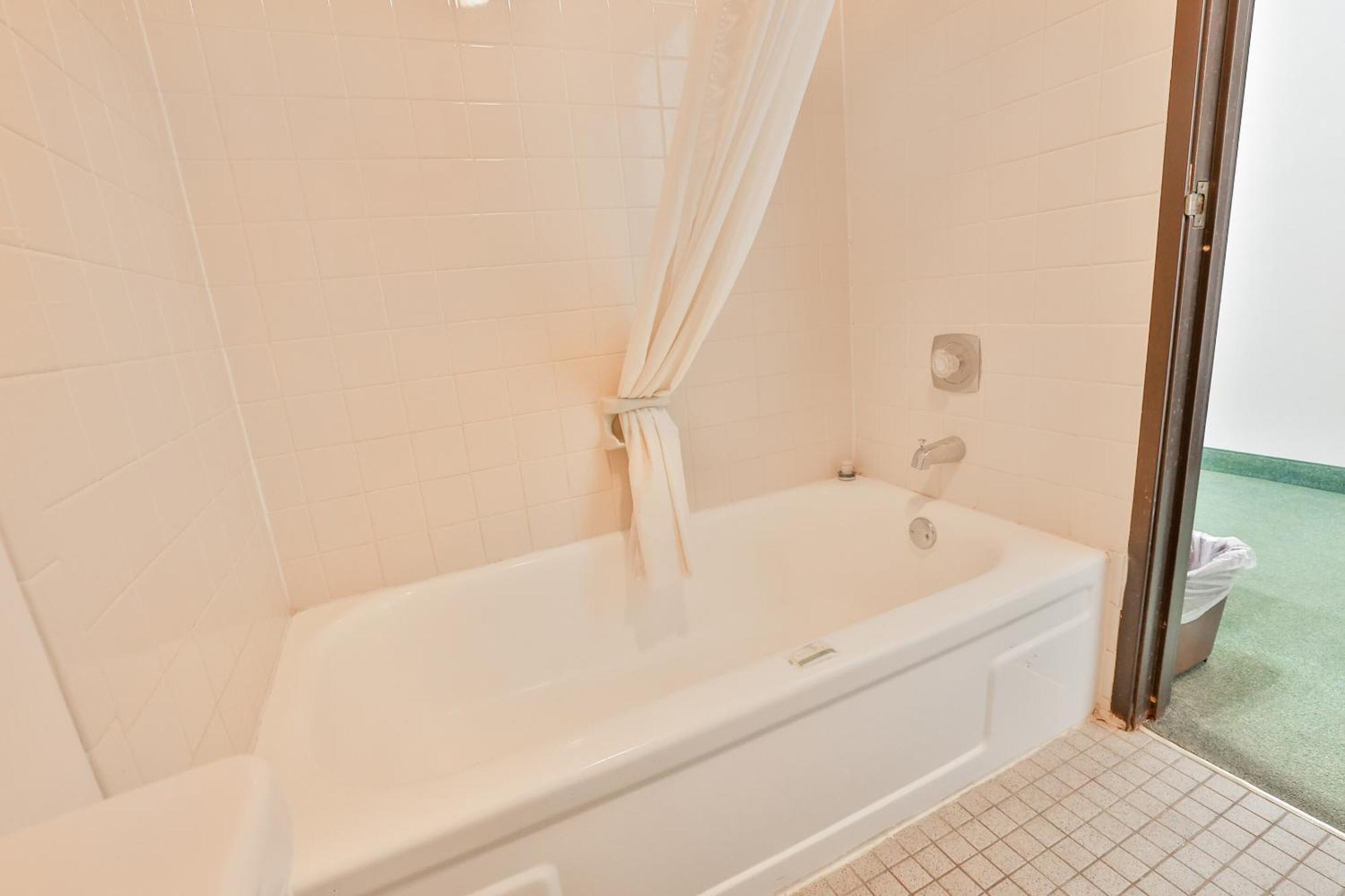 Oyo Hotel Pipestone Mn, Canterbury Park エクステリア 写真