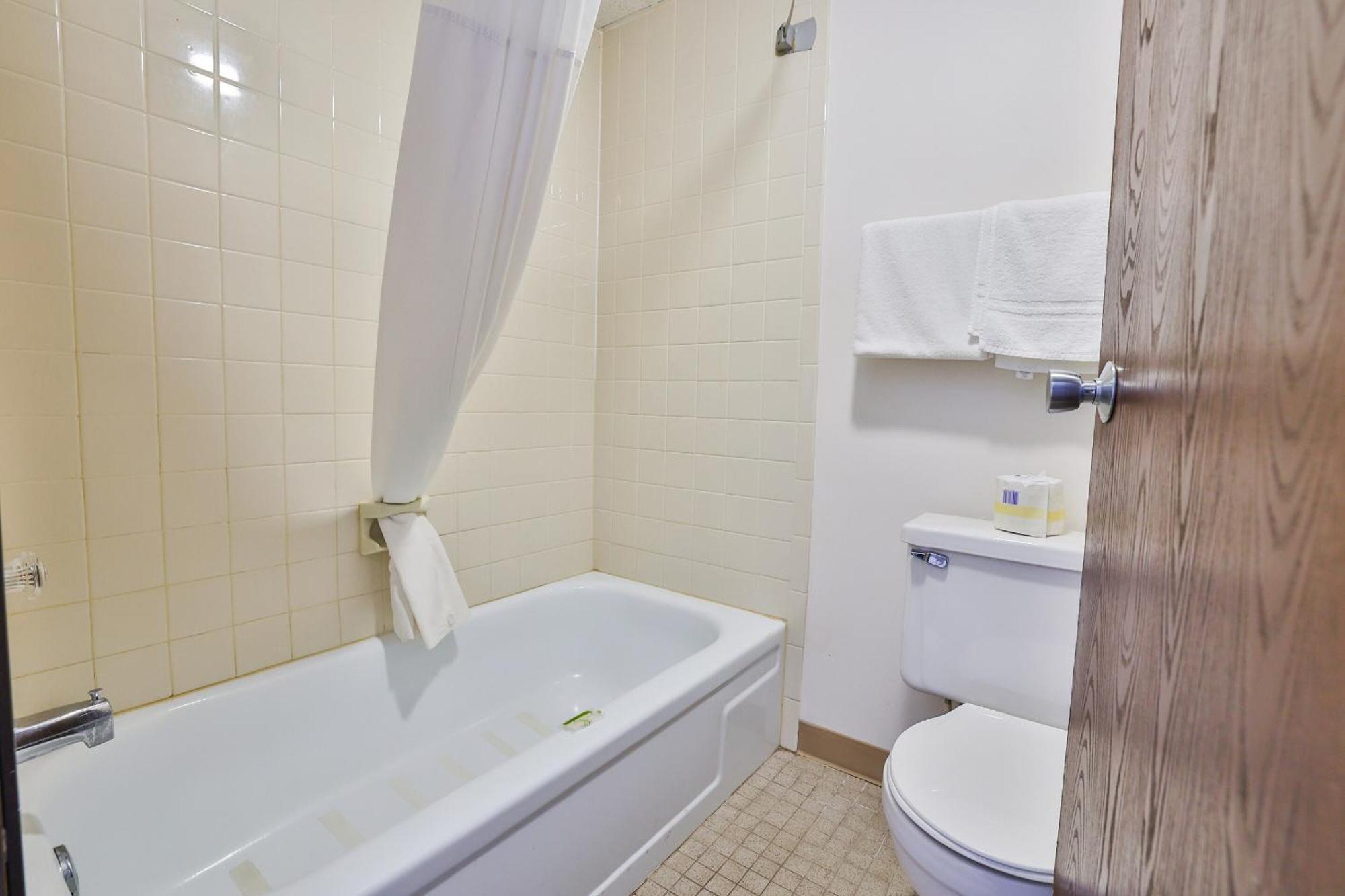 Oyo Hotel Pipestone Mn, Canterbury Park エクステリア 写真